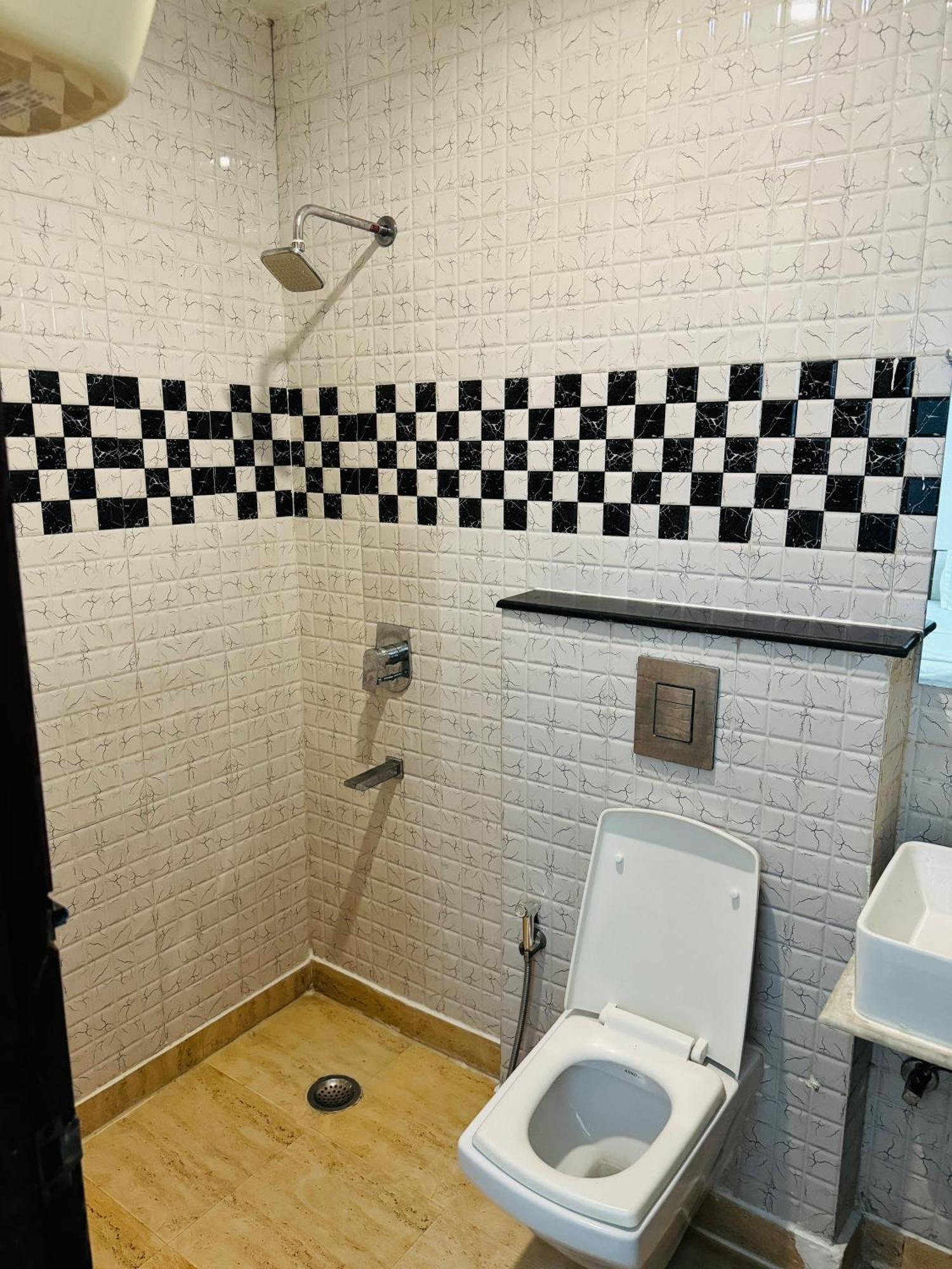Hotel Green Leaf - Hazart Nizamuddin Railway Station